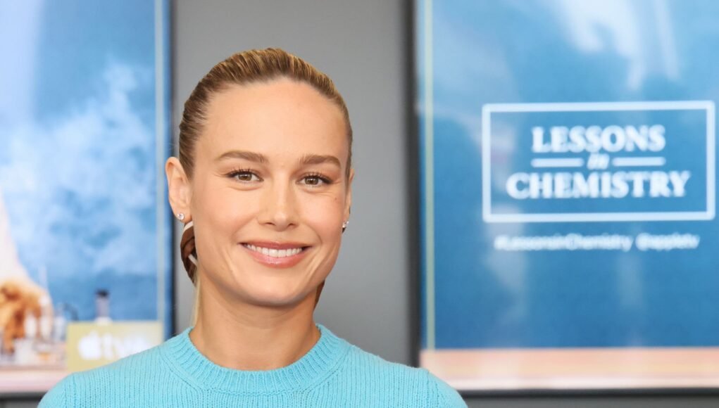 Brie Larson Rocks Tight Bikini in Morning Sweat Session Brie Larson Rocks Tight Bikini in Morning Sweat Session